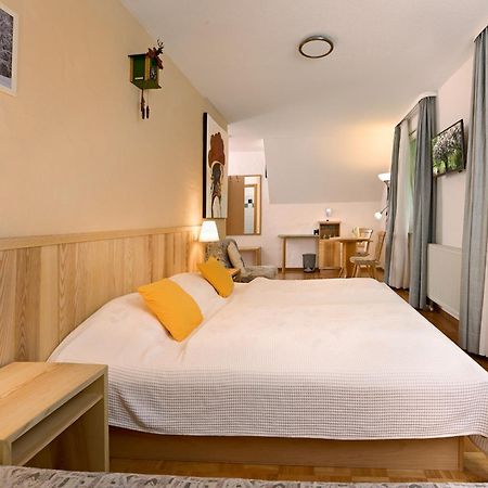 Hotel-Bio Gasthaus Am Felsenkeller ชเตาเฟิน เอม บรายสเกา ภายนอก รูปภาพ